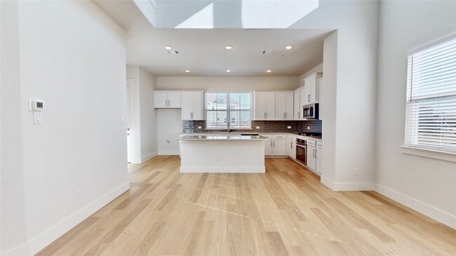 Building Photo - 801 Concan Dr