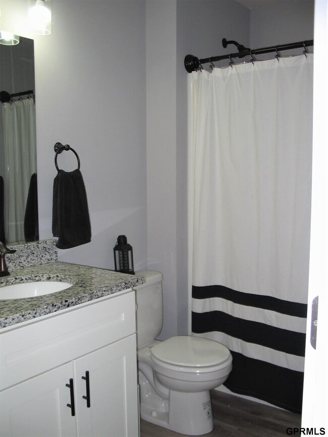 Building Photo - 3031 Lakeside Dr