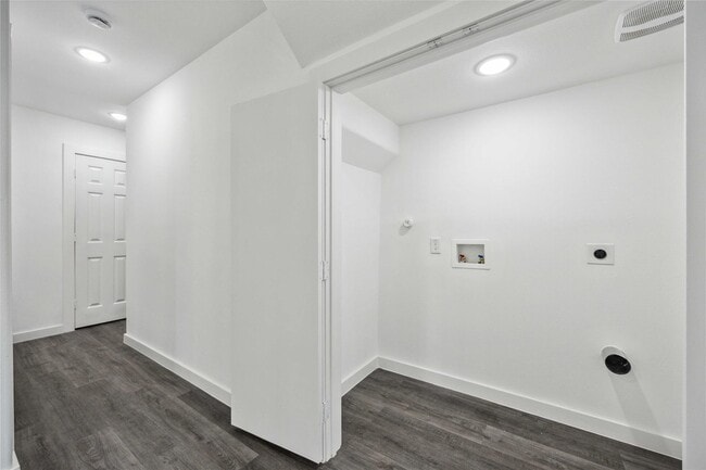 Building Photo - 2312 Wavell St