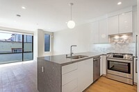 Building Photo - Modern Pet Friendly 1BD/1BA - 1 Month Free...