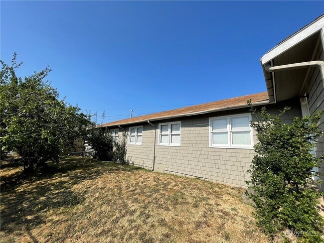 Building Photo - Sheridan duplex bremerton