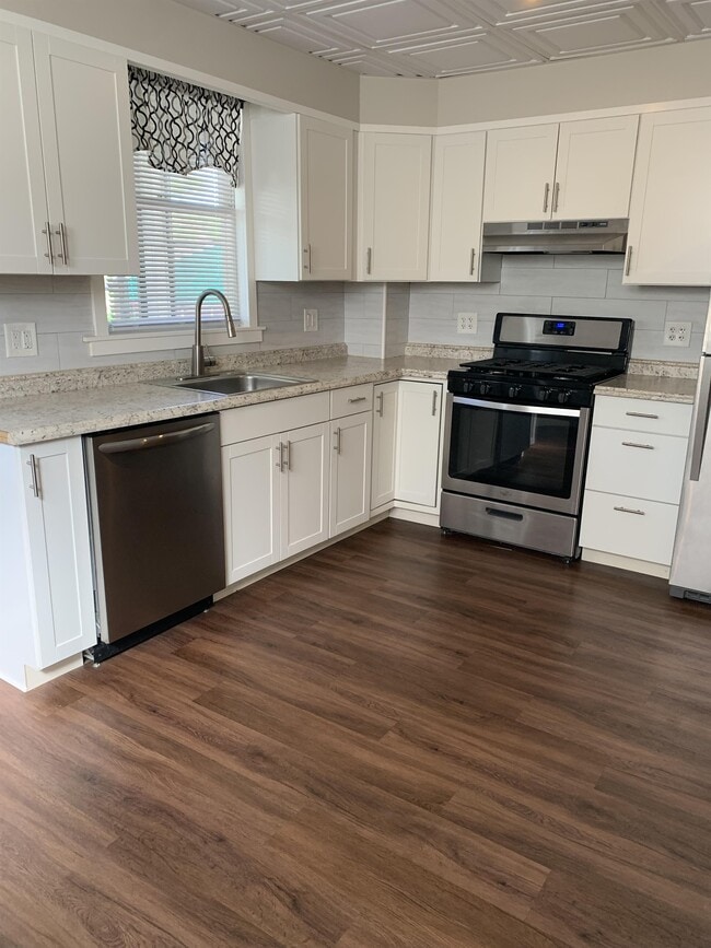 Building Photo - 143 John St