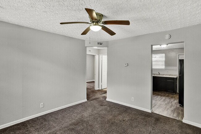 Building Photo - 5634 Astor Pl