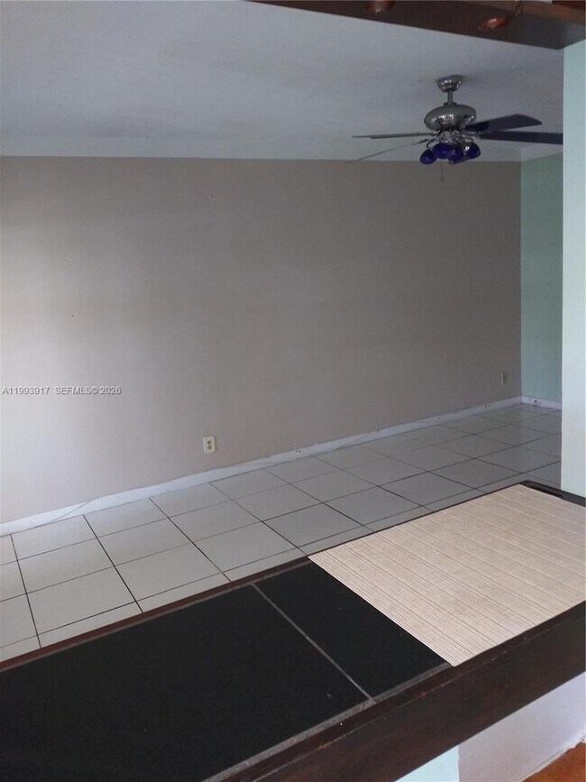 Building Photo - 141 NE 10th Ave