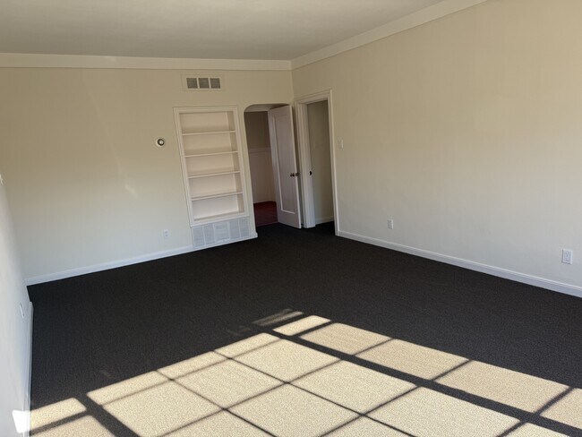 Building Photo - 33 El Rose Dr