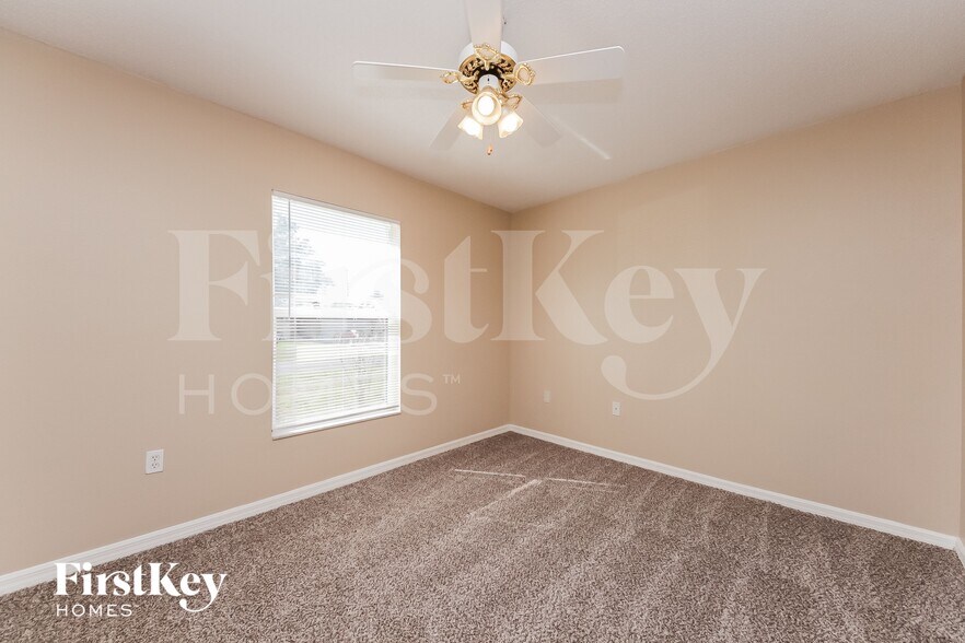 Building Photo - 917 Delano Ct