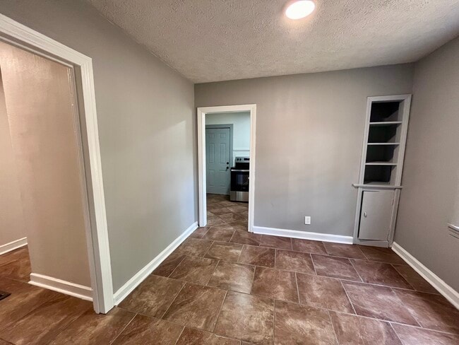 Building Photo - 132 King St