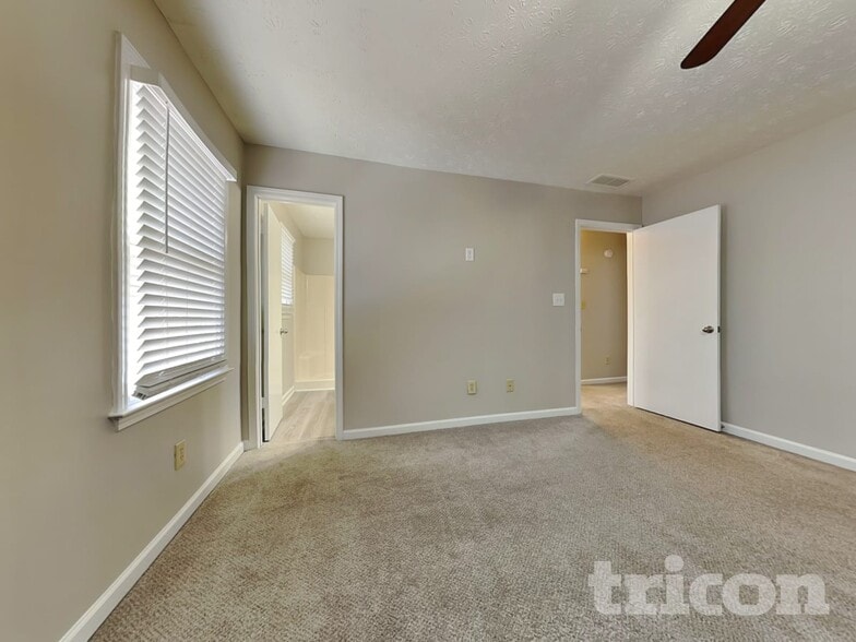 Building Photo - 2479 Hewatt Rd