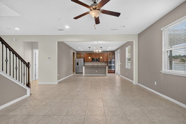 Building Photo - Large 4 bedroom home in Oakleaf