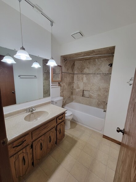 Building Photo - 1049 S Imperial Dr