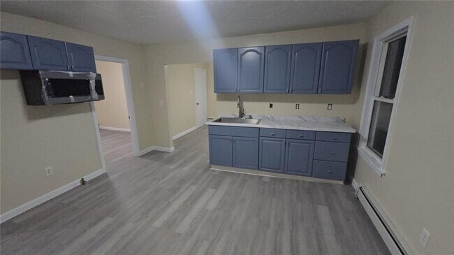 Building Photo - 494 Wood Ave