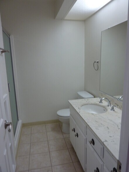 Building Photo - 2055 Rodney Dr