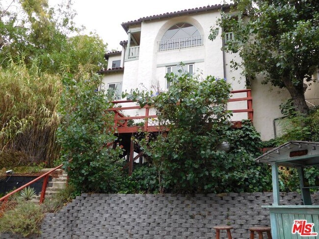 Building Photo - 1621 Silverwood Terrace