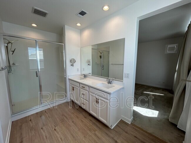 Building Photo - 772 Carnation Dr