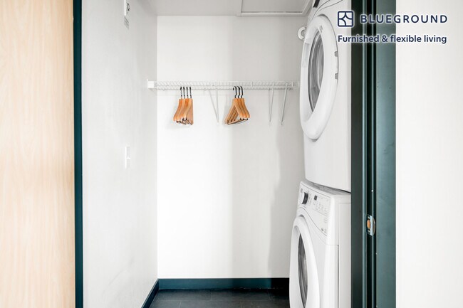 Building Photo - 15522 NE 22nd Pl