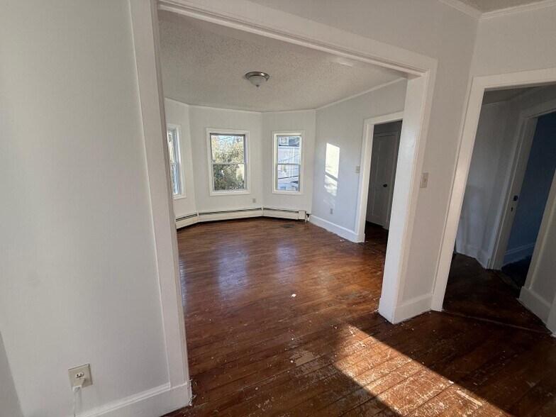 Building Photo - 13 Union St