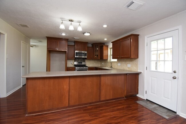 Building Photo - 8110 Dorrcrest Ln