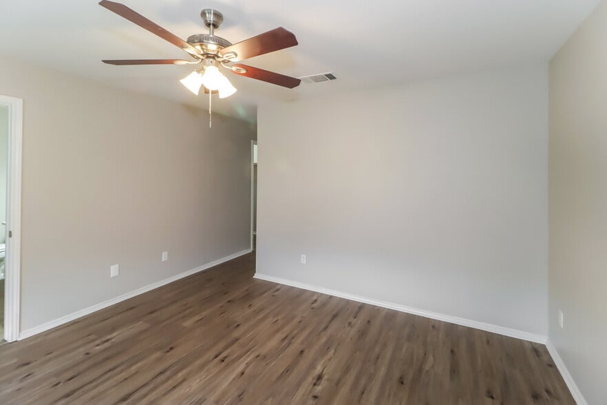 Building Photo - 510 Riverway Ln