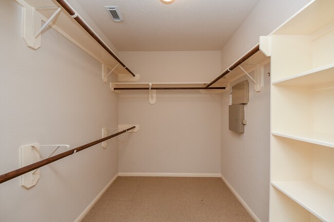 Building Photo - 7218 Fox Hall Ln