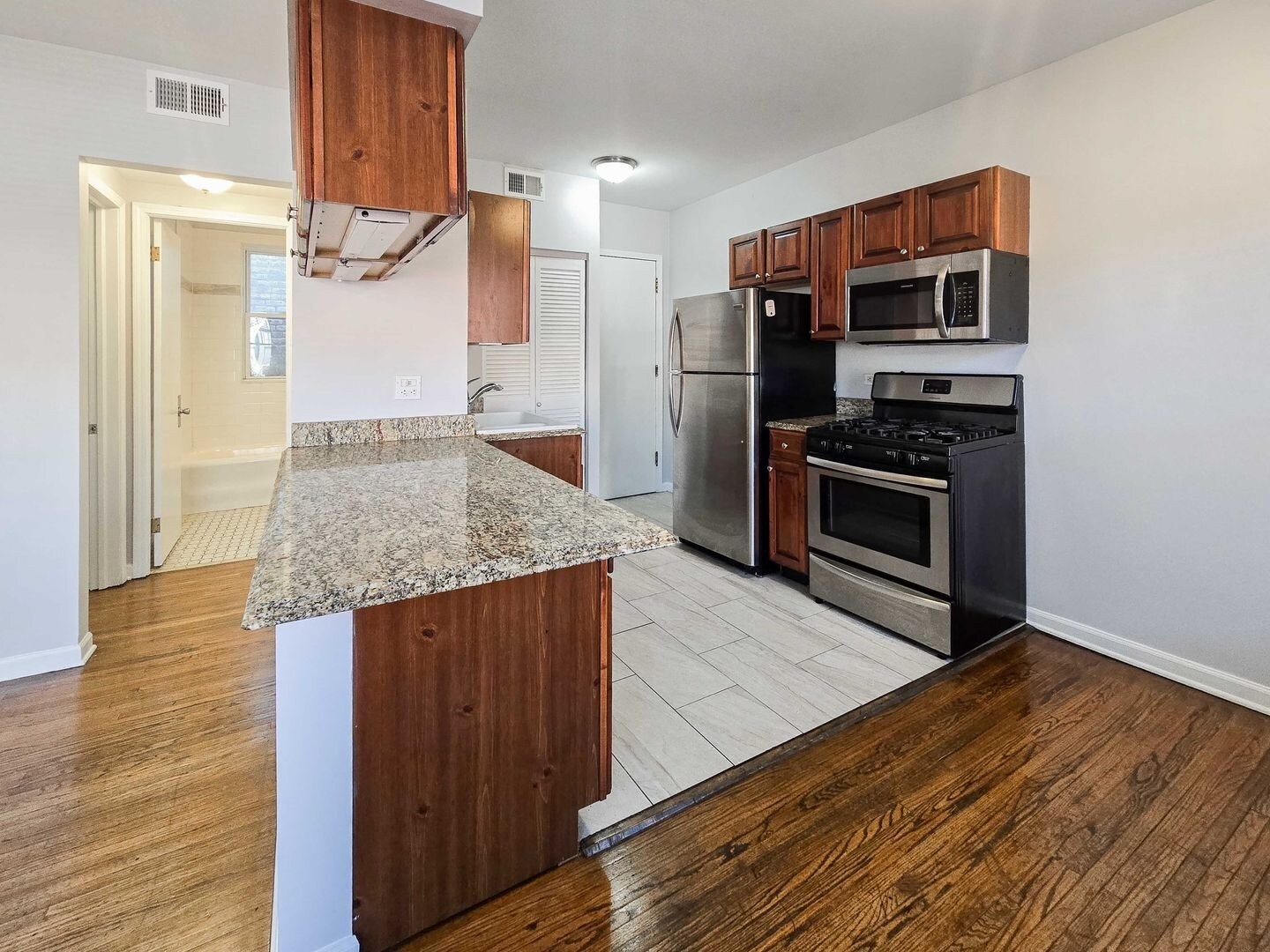 Building Photo - 3711 N Kenmore Ave