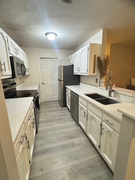 Building Photo - 414 Delaware Ave