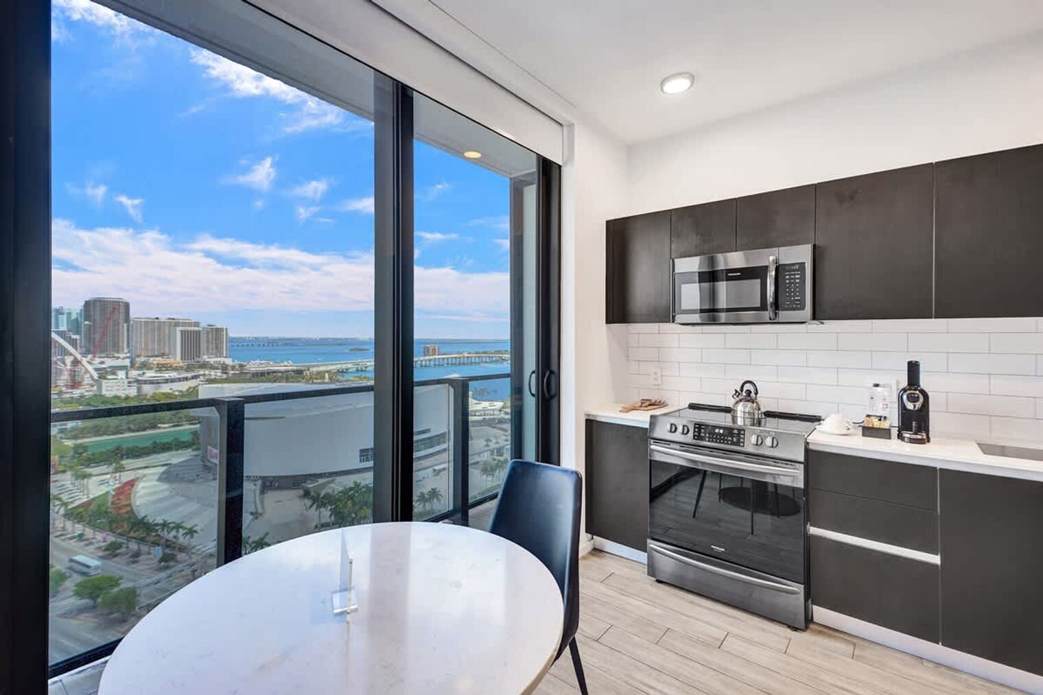 Building Photo - 398 NE 5th St