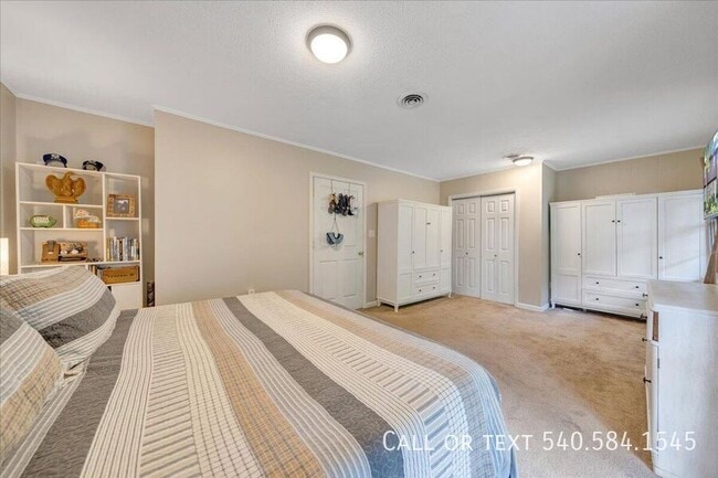 Building Photo - 3331 Stonehenge Square