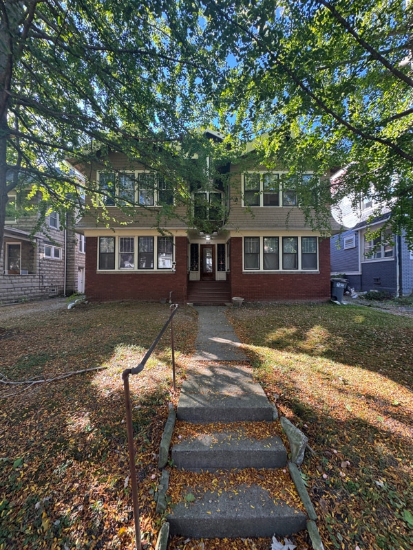 Building Photo - 405 Victoria Pl