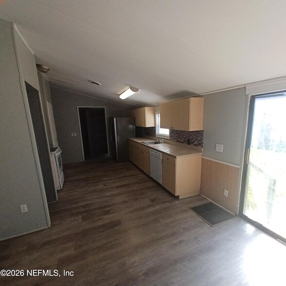 Building Photo - 10262 Roadway Dr