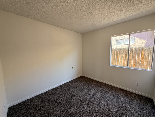 Building Photo - 480 Prairie Way