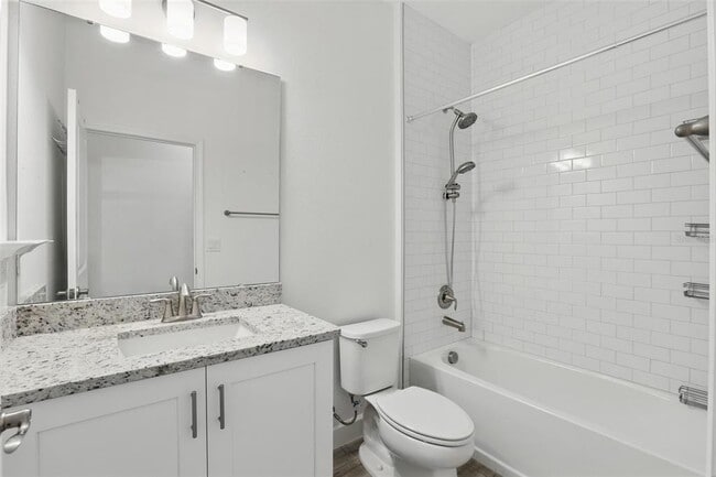 Building Photo - 851 W 24th Pl