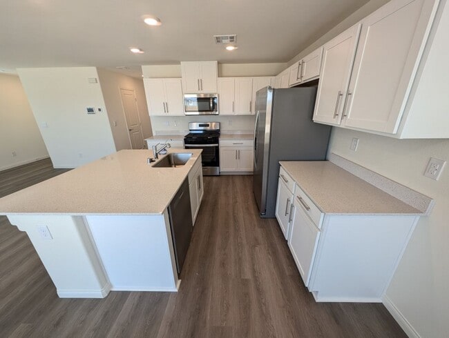 Building Photo - 5658 Mesa Sedona St