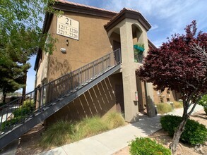 Building Photo - One Bed / One Bath Gated