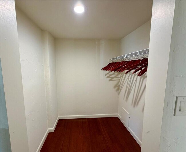 Building Photo - 618 Bird Bay Dr S