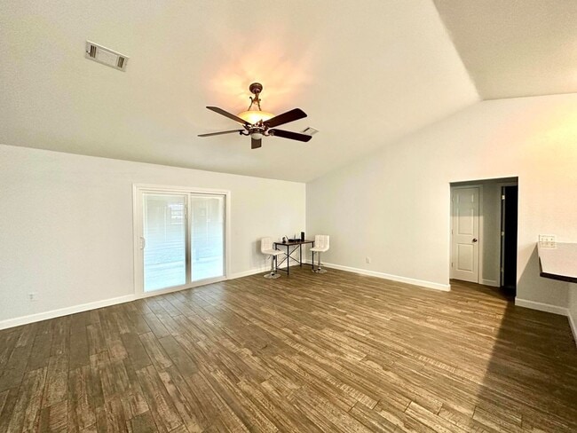 Building Photo - 5127 Stewart Dr