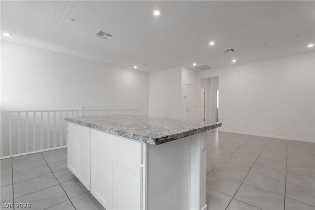 Building Photo - 902 Bronzite St