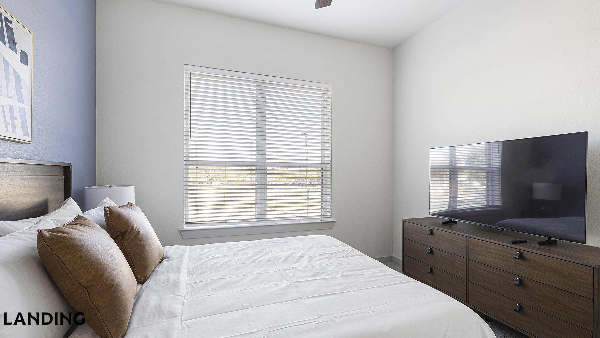 Building Photo - 1345 E 15th St