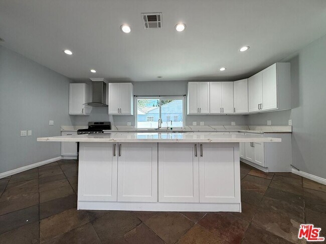 Building Photo - 15962 Gault St