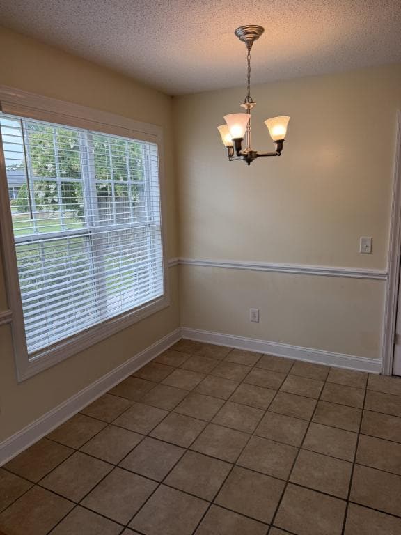 Building Photo - 2556A Saddleback Dr