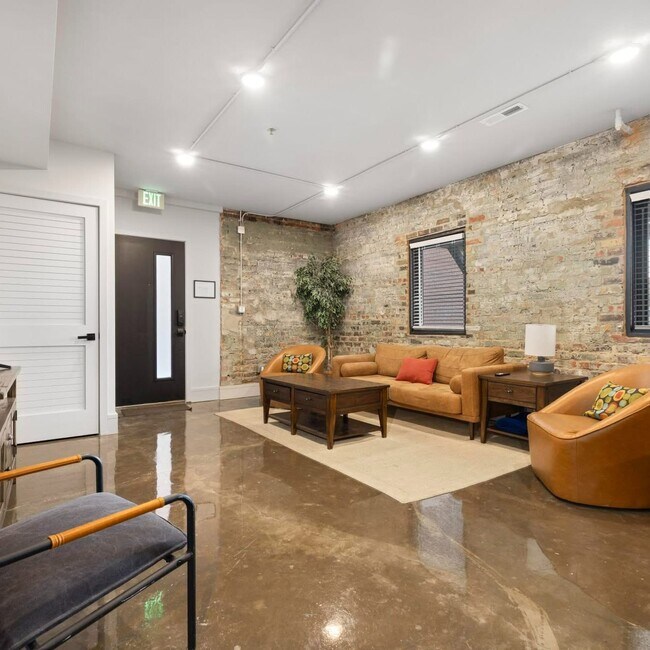 Furnished Living Room - 14 Bank St