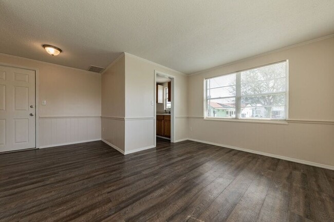 Building Photo - 907 Lake Jessie Dr