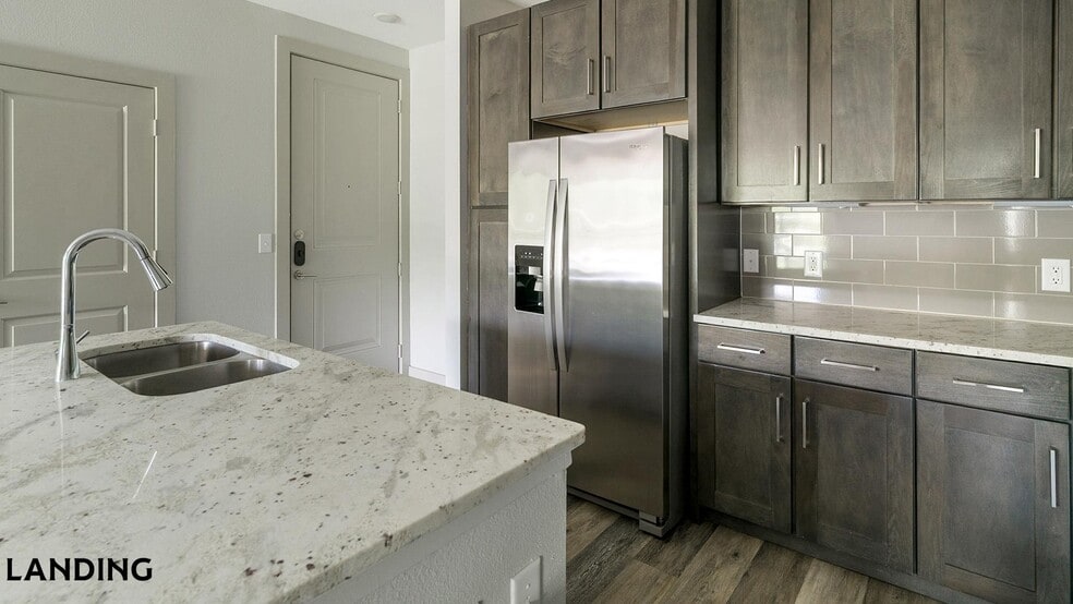 Building Photo - 20290 Park Lake View Dr