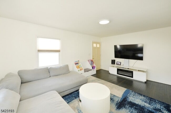 Building Photo - 483 Mt Prospect Ave