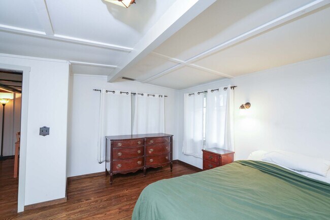 Building Photo - COMING SOON!!! BEAUTIFUL HISTORIC HOME LOC...