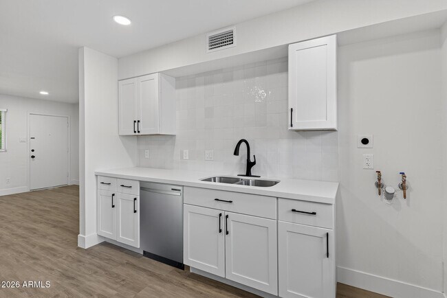 Building Photo - 7802 E Heatherbrae Ave
