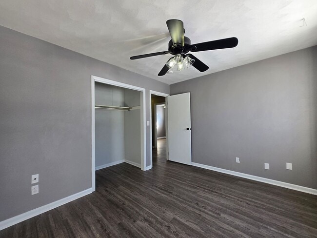 Building Photo - Spacious 5-Bedroom Family Home