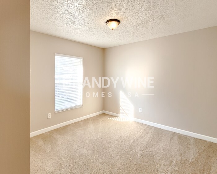 Building Photo - 542 Queensbridge Dr