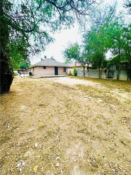 Building Photo - 2804 Gumwood Ave W