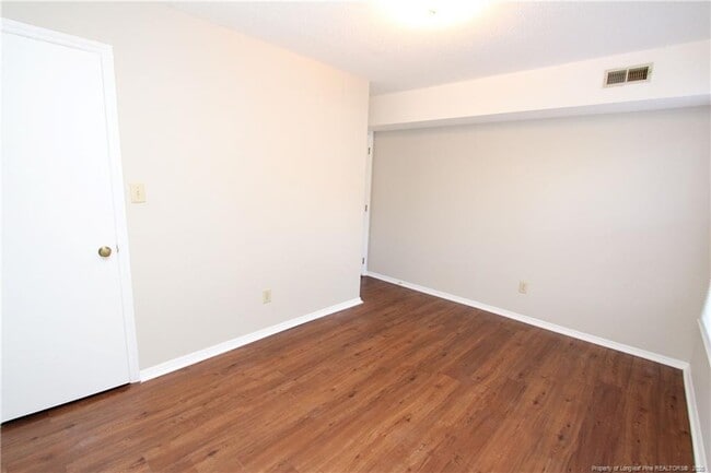 Building Photo - 3905 Lexington Dr