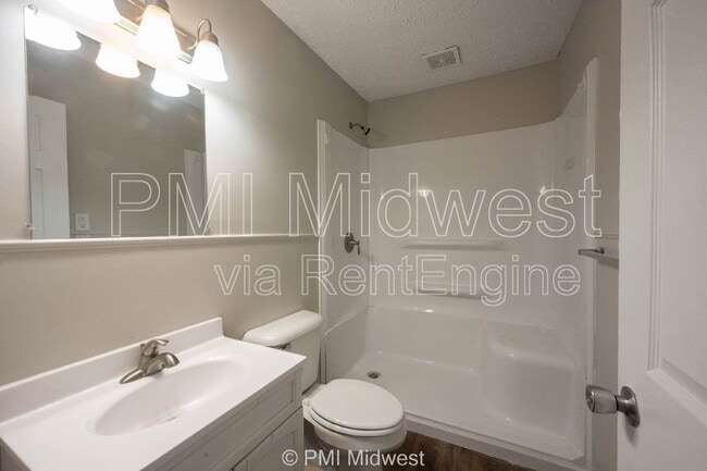 Building Photo - 126 Lewis Dr
